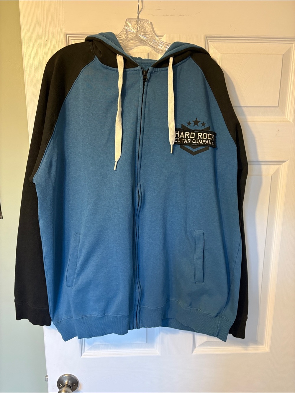 Hard Rock Guitar Company Blue & Black Zip-Up Hoodie XL unisex, never been worn.